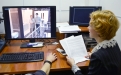Последний и очень трудоемкий этап работы над сюжетом – его монтаж. Нужно свести воедино видео, звук, не забывать о разных планах и перебивках. «Я сама подбираю музыку для своих сюжетов. Часто на поиск мелодий уходит уйма времени». Монтаж может затянуться до позднего вечера. Смонтированный материал снова показывается редактору и только после окончательного утверждения пускается в эфир. 