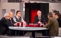 ...але пасла другога спадар Эдуард прысаджваецца да стала, за якім сядзяць экперты, і пачынаецца запіс ток-шоу «Форум». Усё, што адбываецца ў студыі, ідзе амаль жывым эфірам, і мантуецца мінімальна. Таму ўжо падчас запісаў праграм няма ніякіх дубляў: з моманту, як вядоўца далучаецца да ўдзельнікаў да моманту фінальных апладысментаў запіс не прыпыняецца ні на секунду.  