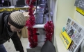 Игорь также развозит газету по небольшим магазинам, которые согласились распространять издание. Продажи через каждую отдельную точку очень небольшие, однако, в целом по всем магазинам может выйти неплохая продажа. 