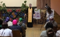 Але для гэтай адной з паловай хвіліны аператарка здымае амаль усё свята. Большая частка відэа пойдзе ў архіў. 